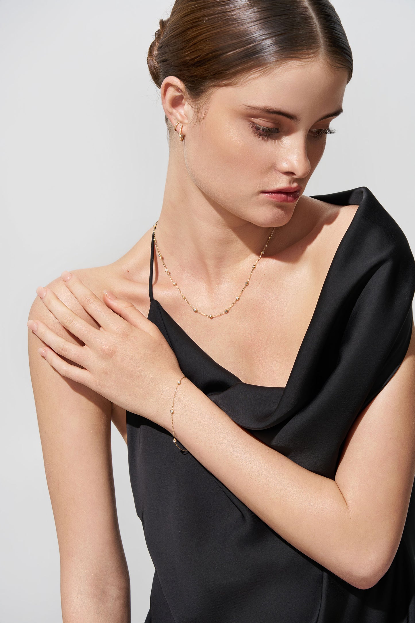 Two-sided Diamond Bezel Bracelet 18KT 1.6g 0.15ct GH/SI